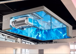 3D Unterwasser-Becken und Poolreinigungsroboter von BWT - ein Foto von Spreadfilms